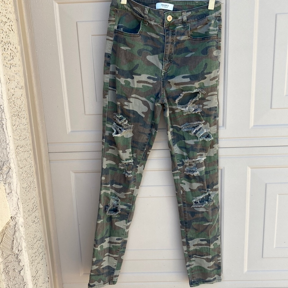 Forever 21 women’s size 26 camouflage jeans